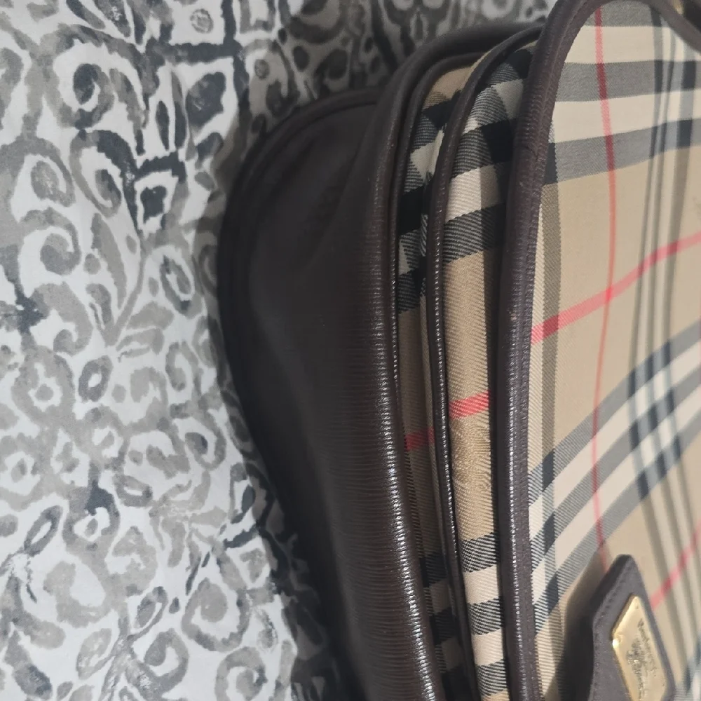 Burberry Beautifel Amazing Condition Checkered Crossbody Bag Authentic Spotless - Picture 4 of 13